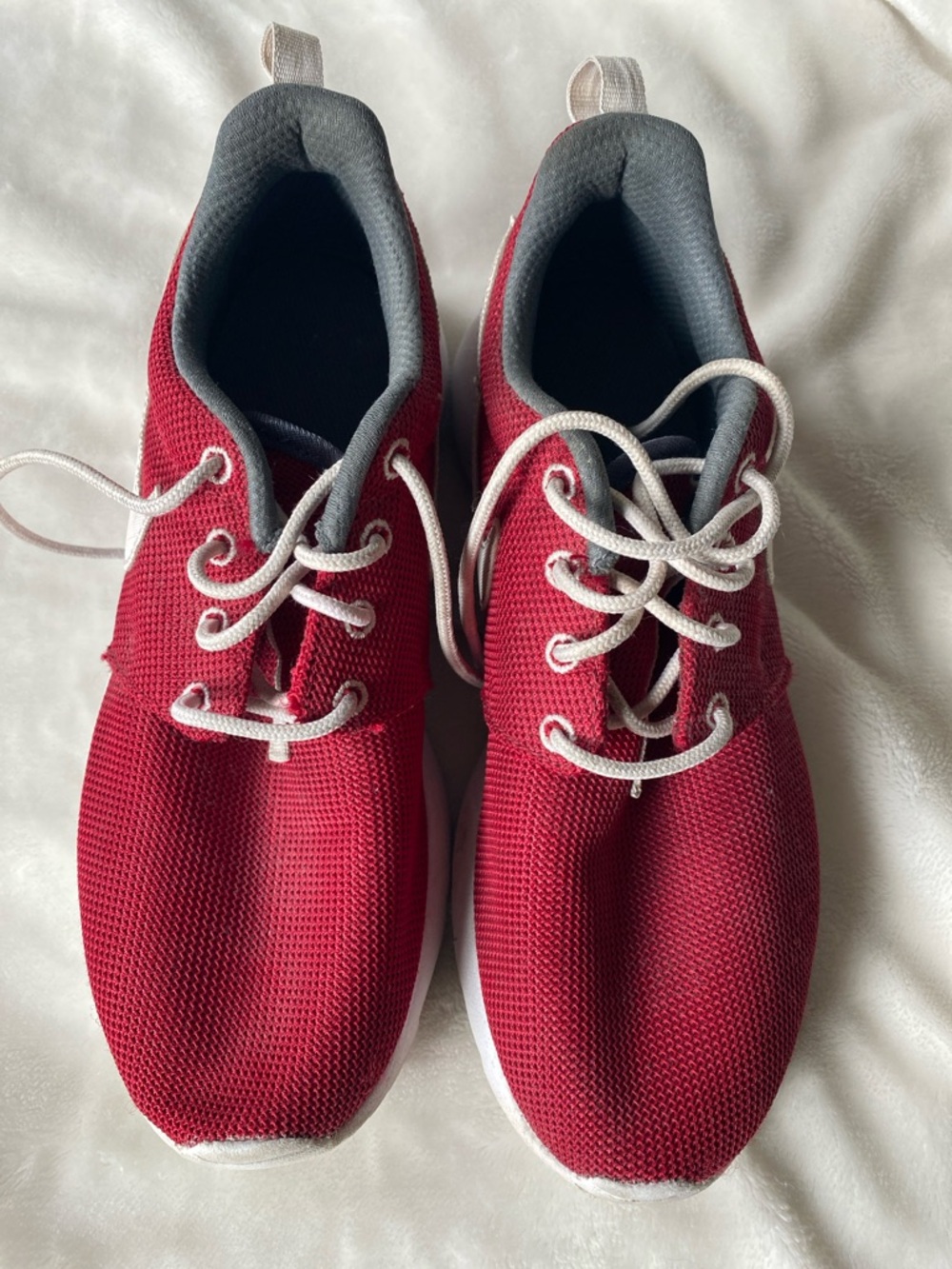 Red Nike Roshe Run - Picture 6 of 8